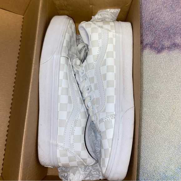SOLD LIKE NEW Women’s White Checkered Low Rise Laced Vans Size 7.5 - Picture 2 of 4